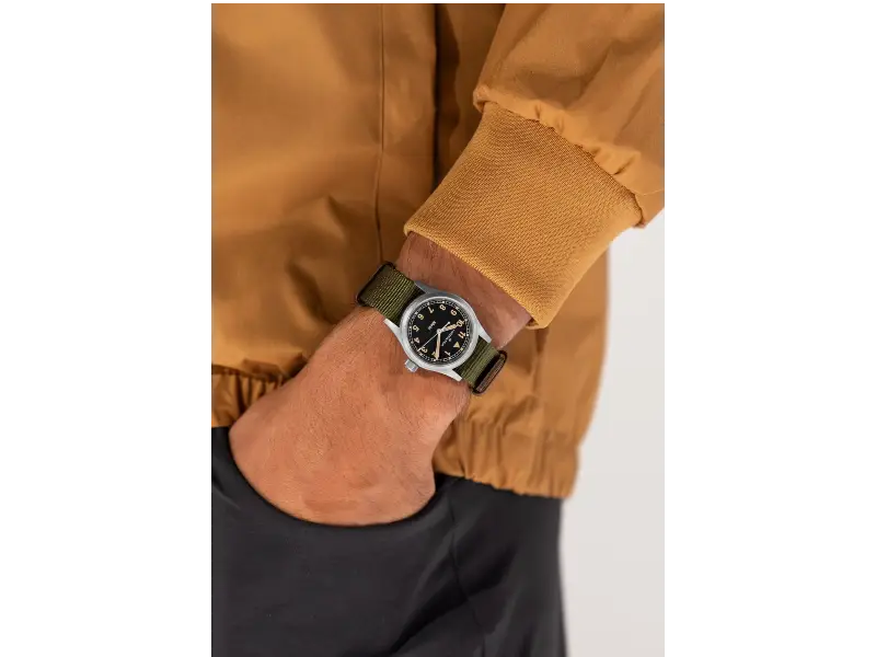 4193-q80-5-OROLOGIO-KHAKI-HAMILTON-INDOSSATO.webp